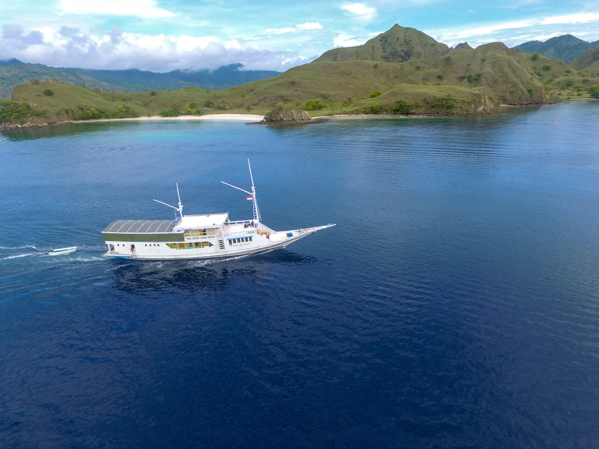 komodo island boat tour