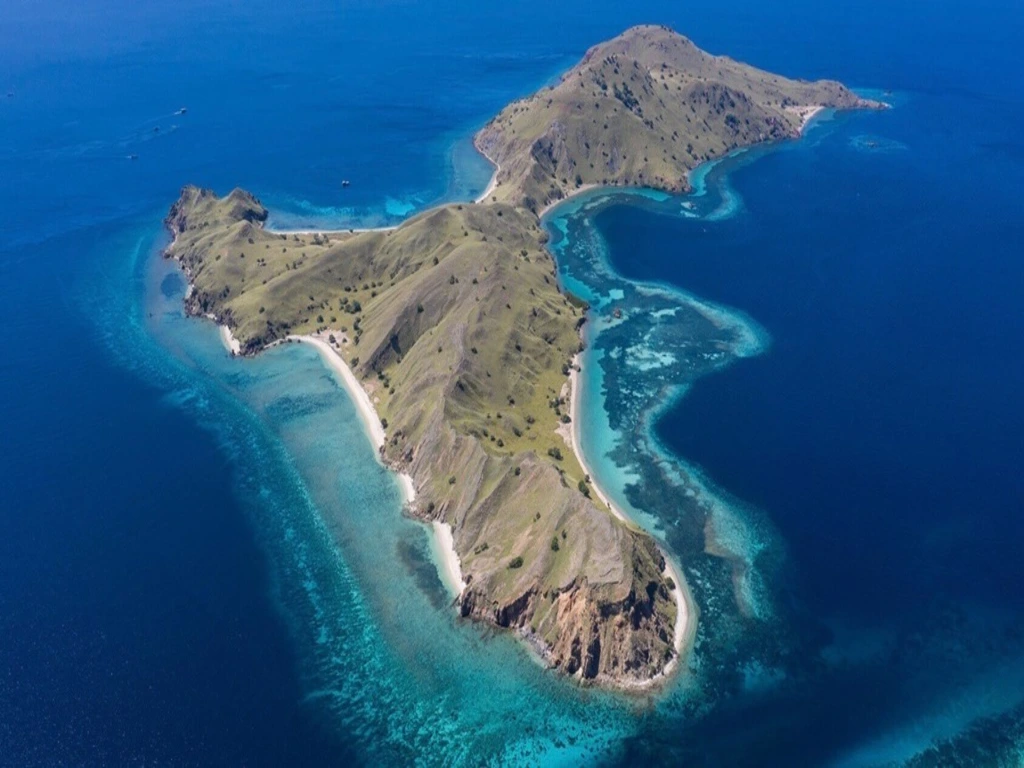 Siaba Besar and Siaba Kecil: Where Komodo Slows Down